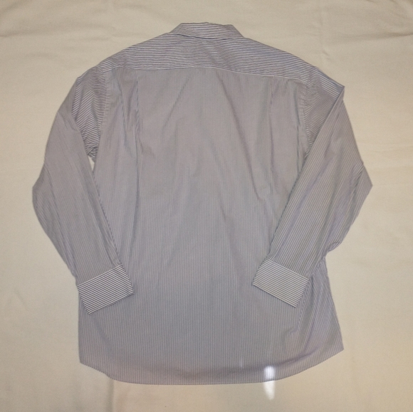 Tommy Hilfiger button up - Picture 3 of 4